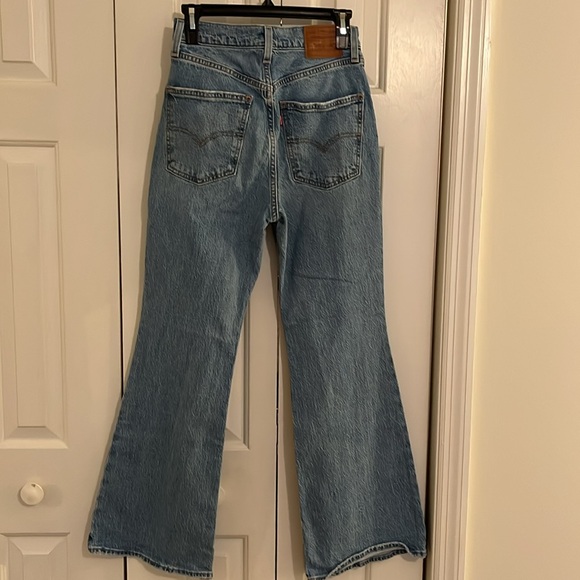 Classic Levi’s premium 70s high flare medium wash jeans - Picture 7 of 8